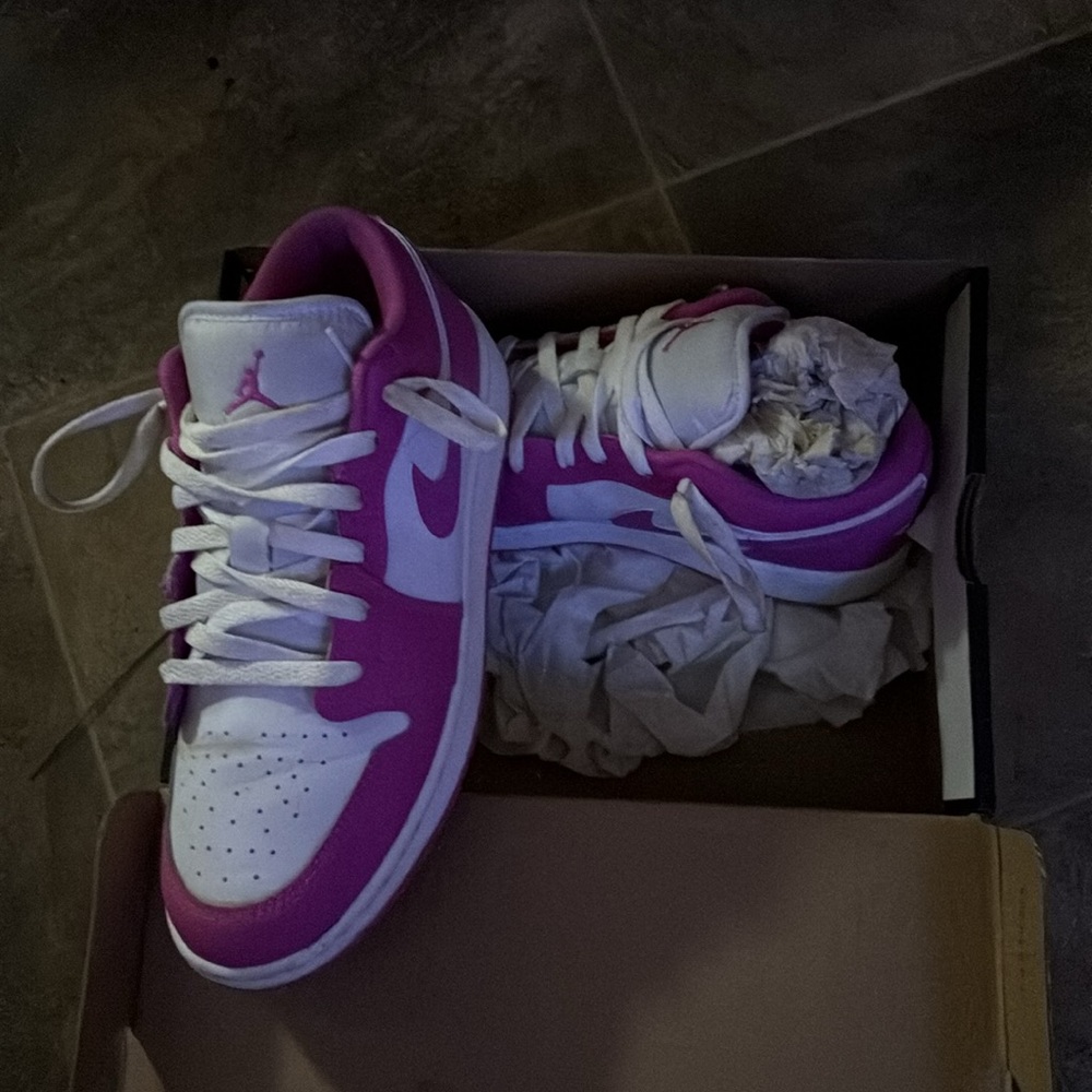 Nike Fuchsia and White Low-Tops - Picture 2 of 2